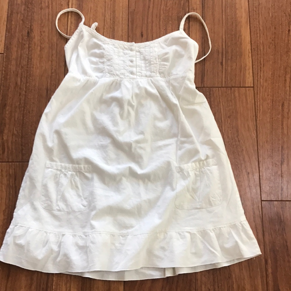 Short white dress with pockets